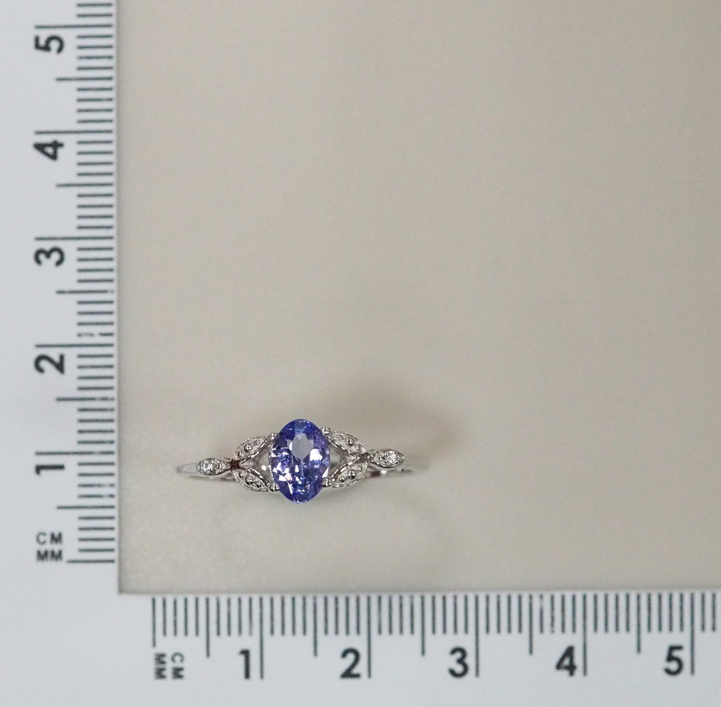 Серебряное кольцо с танзанитом